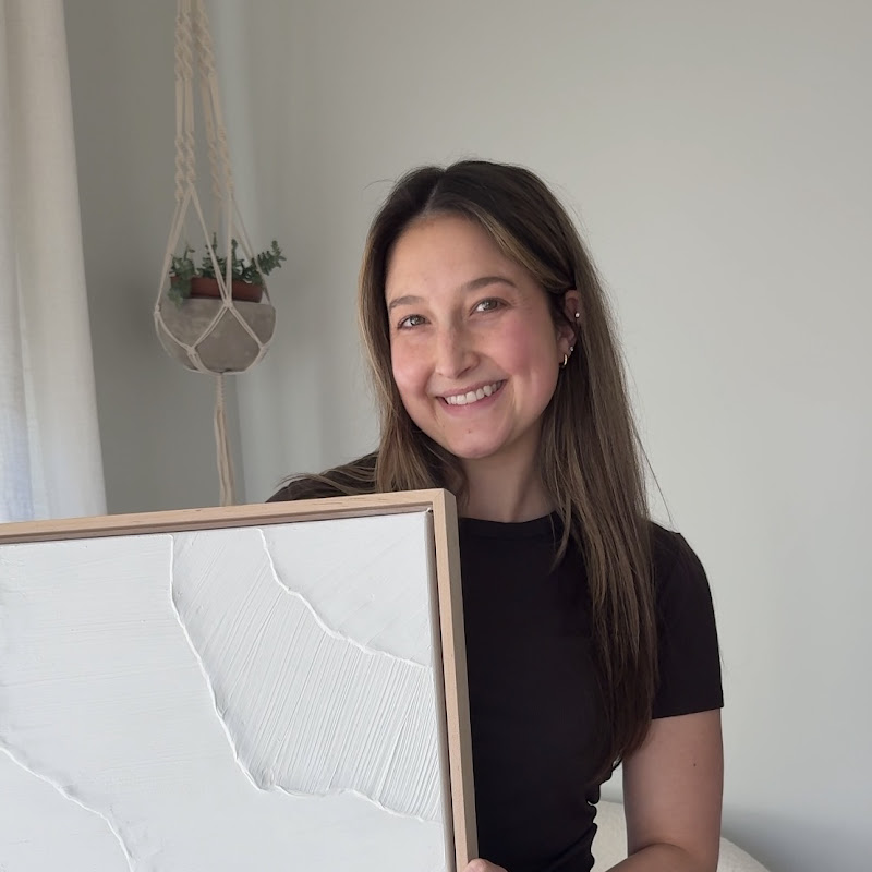 Megan | Minimalist Textured Artist